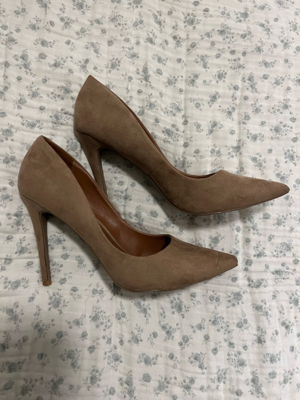 Classic Pointed-Toe High Heel Pumps in Taupe